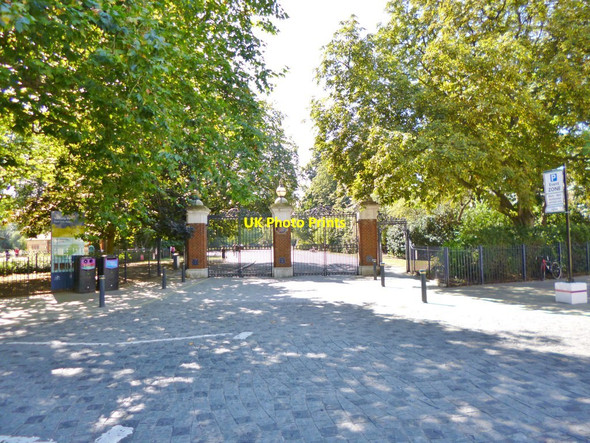 Photo 6"x4" Victoria Park, Royal Gate West Bethnal Green c2012
