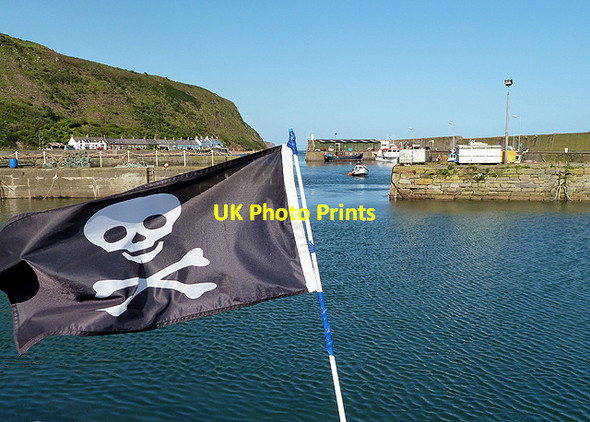 Photo 6"x4" The Jolly Roger at Burnmouth Harbour Burnmouth\/NT9561 c2012