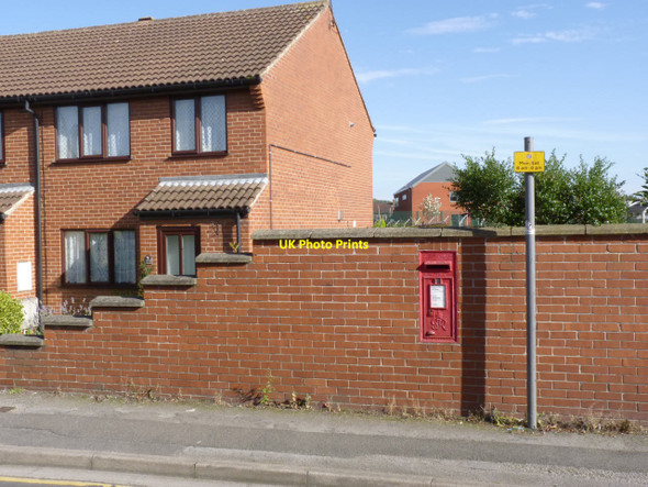 Photo 6"x4" Lovers Lane postbox (ref. NG24 7)  Newark-on-Trent c2012