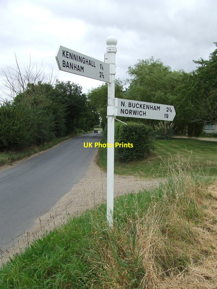 Photo 6"x4" Finger Post Hunt's Corner c2012