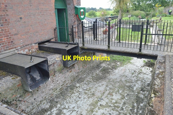 Photo 6"x4" Crofton Pumping Station - pump outlets Crofton\/SU2662 c2012
