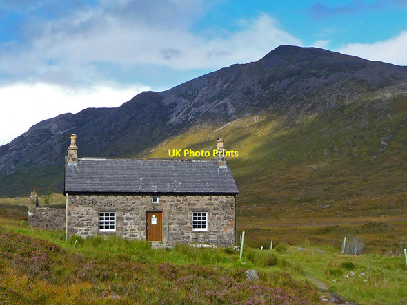 Photo 6"x4" Coire Fionnaraich Bothy Coulags c2012