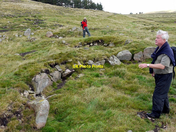 Photo 6"x4" David tries to sell me a roundhouse, 'Eastern Fort', Grieve's Ash Linhope\/NT9616 c2012