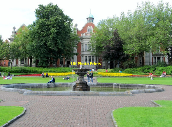 Photo 6"x4" The Central Fountain at St Patrick's Park Dublin\/O1534 c2012