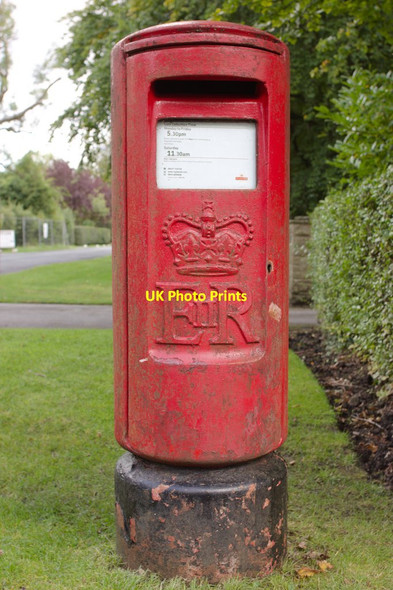 Photo 6"x4" Elizabeth II Postbox, Fulwith Avenue Rossett Green c2012