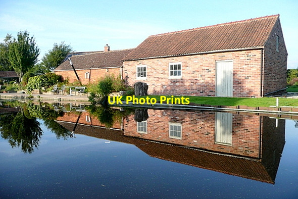 Photo 6"x4" Canalside property Clayworth c2012