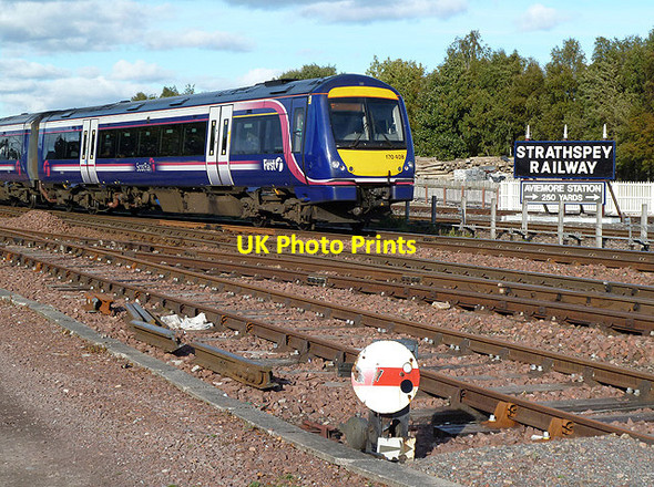 Photo 6"x4" A train at Aviemore Aviemore c2012