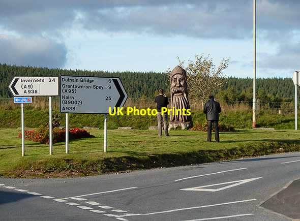 Photo 6"x4" A road junction in Carrbridge Carrbridge \/ Drochaid Ch\u00e0rr c2012