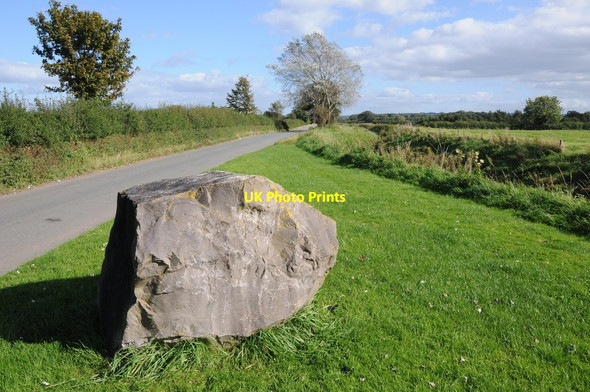 Photo 6"x4" Roadside rock, Oldbury-on-Severn Oldbury-on-Severn c2012