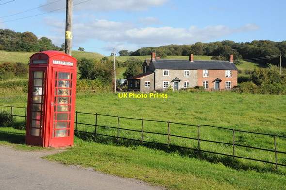 Photo 6"x4" Telephone box and cottages Hill\/ST6495 c2012
