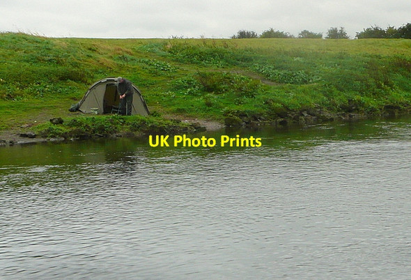 Photo 6"x4" Fisherman on the Trent Carlton-on-Trent c2012