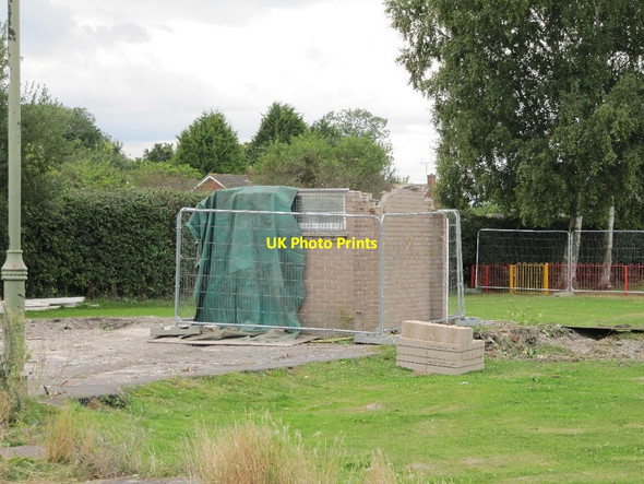 Photo 6"x4" The Stores Wall Cholsey c2012