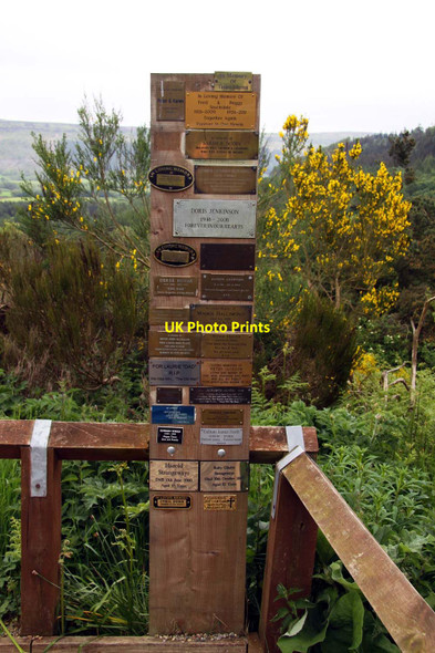Photo 6"x4" Memorials on Clay Bank Urra c2012