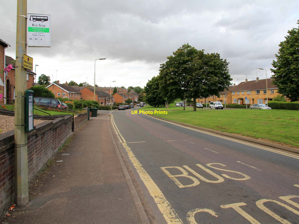 Photo 6"x4" Bus Stop on Woodgreen Avenue Banbury\/SP4540 c2012