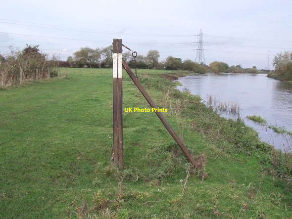 Photo 6"x4" Chain Ferry Post King's Mills\/SK4127 c2012
