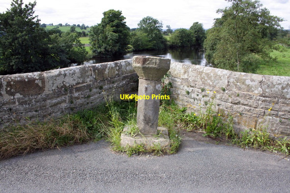 Photo 6"x4" View of River Ure over parapet of Ulshaw Bridge Ulshaw c2012