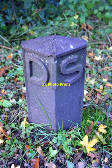 Photo 6"x4" Benchmarked DIS post beside the Oxford Canal Enslow c2012