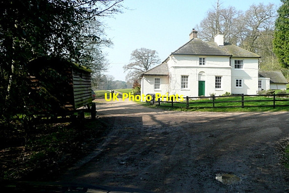 Photo 6"x4" Middle Lodge Barnard Gate c2012