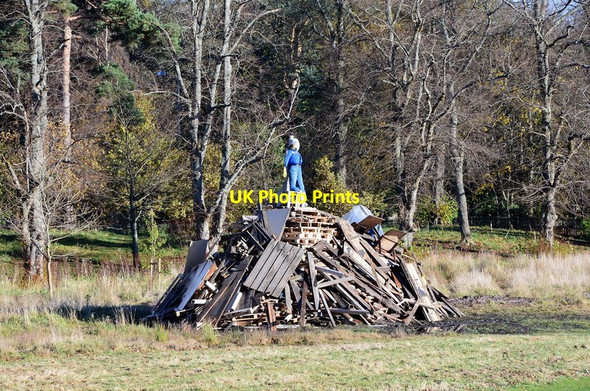 Photo 6"x4" Bonfire and guy, Victoria Park, Peebles Peebles\/NT2540 c2012