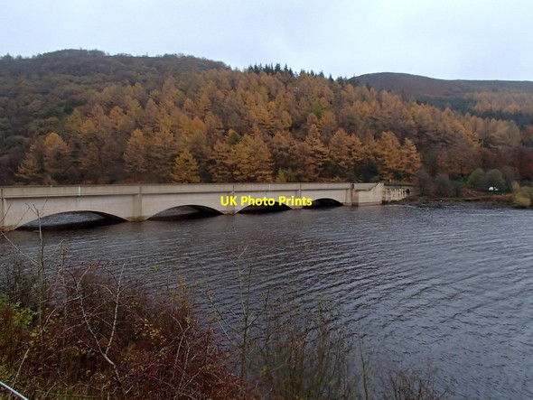 Photo 6"x4" Ladybower reservoir, late autumn afternoon Ashopton c2012