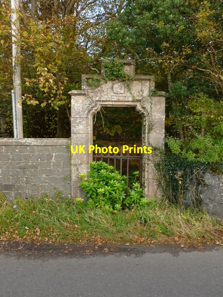 Photo 6"x4" Old entrance to grounds of Shandon House Faslane Port c2012