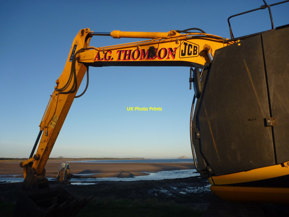 Photo 6"x4" Coastal East Lothian : Catching The Early Morning Sun Dunbar c2012