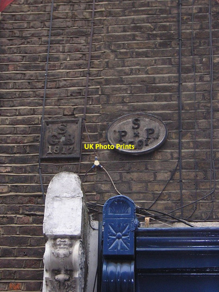 Photo 6"x4" Parish boundary plaques, Marchmont Street London c2012