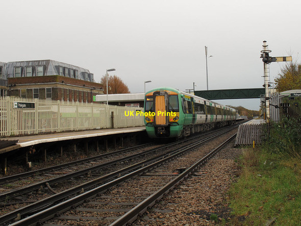 Photo 6"x4" Polegate station - eastbound train Polegate c2012