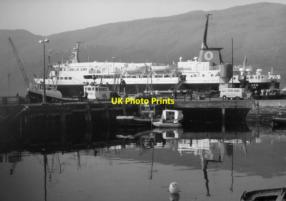 Photo 6"x4" Harbour and Ferry at Ullapool Ullapool c1975