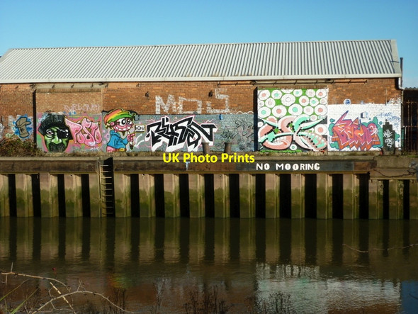 Photo 6"x4" Graffiti along the River Hull Kingston upon Hull c2012