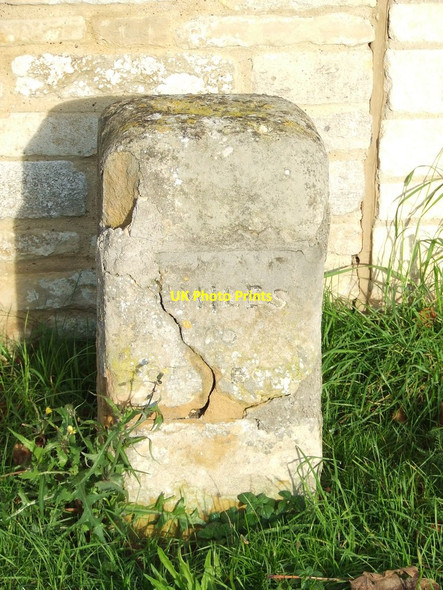 Photo 6"x4" Old Milestone Castor c2012 P1