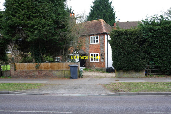 Photo 6"x4" Christmas Cottage, Elmstone Drive Purley on Thames c2012