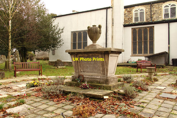 Photo 6"x4" St Mary, Church End, Hendon - Churchyard Hendon\/TQ2389 c2012