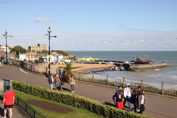Photo 6"x4" The promenade in Viking Bay Broadstairs c2012