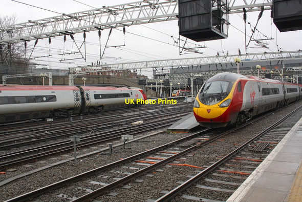 Photo 6"x4" Pendolinos at Euston Station London c2012