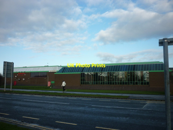 Photo 6"x4" The Ennerdale Leisure Centre on Sutton Road, Hull West Carr\/TA0932 c2012