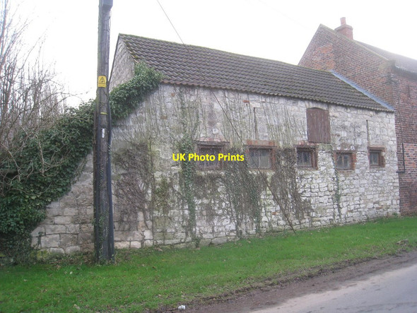 Photo 6"x4" Magnesian Limestone outbuildings Thorpe in Balne c2012