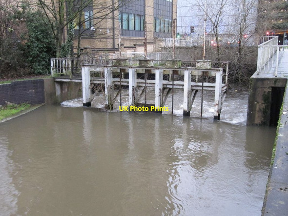 Photo 6"x4" Overflowing the Weir Reading c2012