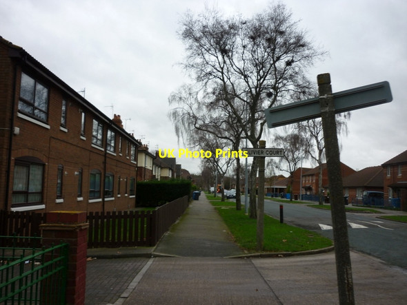 Photo 6"x4" Council Avenue at Olivier Court, Hull Gipsyville\/TA0627 c2012