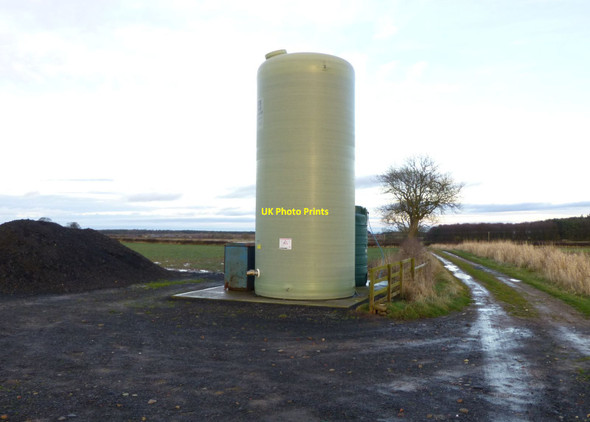 Photo 6"x4" Fluid fertiliser tank Rennington c2013