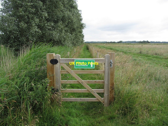 Photo 6"x4" Weavers Way path near Clippesby Drainage Mill Fishley\/TG4011 c2012