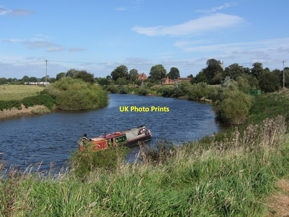 Photo 6"x4" Narrow boat on River Severn approaching Kempsey from the south Pixham\/SO8448 c2012