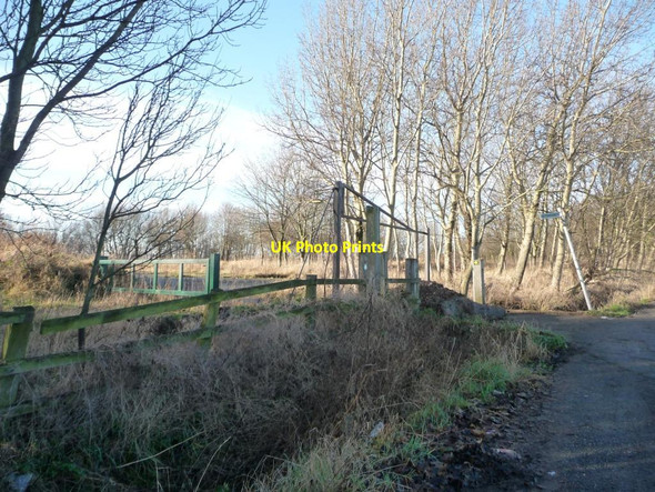 Photo 6"x4" Leeds Country Way signpost Garforth c2013