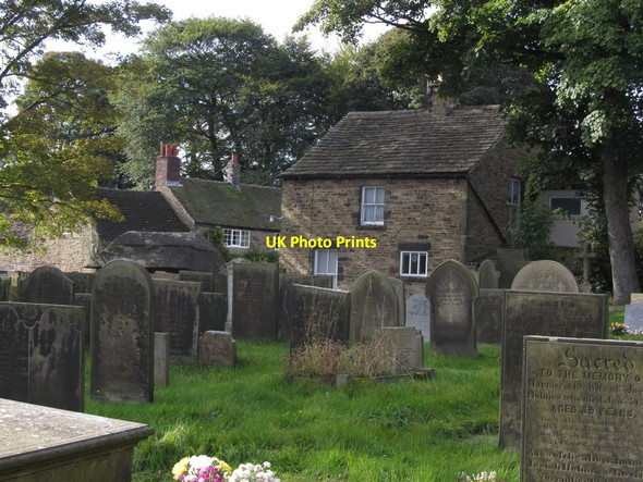 Photo 6"x4" Churchyard & cottage, Old Brampton, Derbyshire Old Brampton c2012