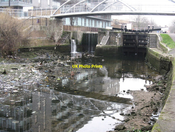 Photo 6"x4" Regents Canal has no water! Bow\/TQ3682 c2013