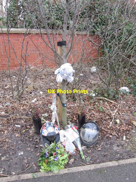 Photo 6"x4" A roadside memorial on Runnymede Way, Kingwood Kingswood\/TA0834 c2013