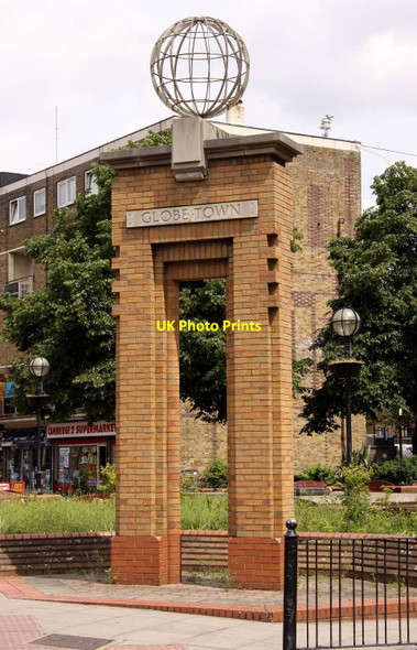 Photo 6"x4" The Globe Town Arch Bethnal Green c2012