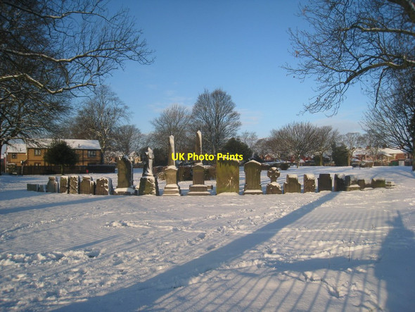 Photo 6"x4" Memorial Gardens in the snow Scunthorpe c2013