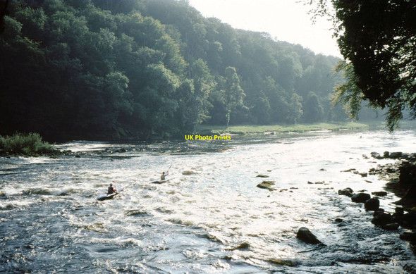 Photo 6"x4" Canoes on the River Tay Guildtown c1991