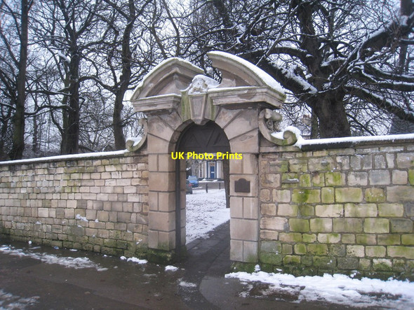 Photo 6"x4" Gateway to Elmfield House Doncaster c2013